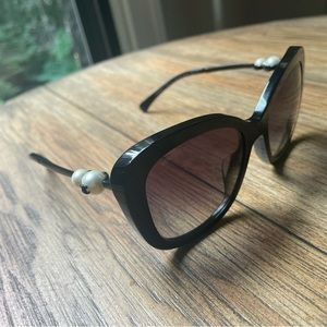 CHANEL Black Sunglasses with Pearl temples